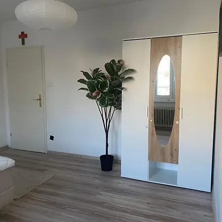 By Train Station Apartment *