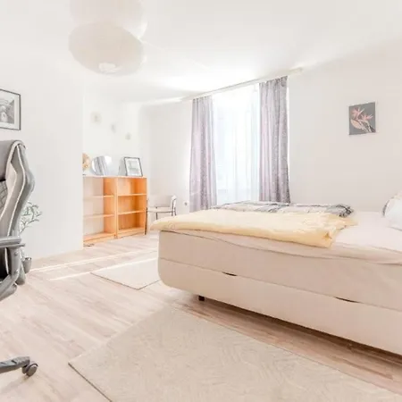 Danube Living Collection - Bahnhofplatz - Nahe Altstadt كريمس ان دير دوناو