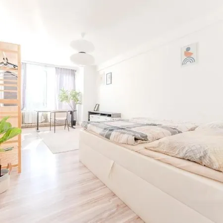 Danube Living Collection - Bahnhofplatz - Nahe Altstadt شقة كريمس ان دير دوناو