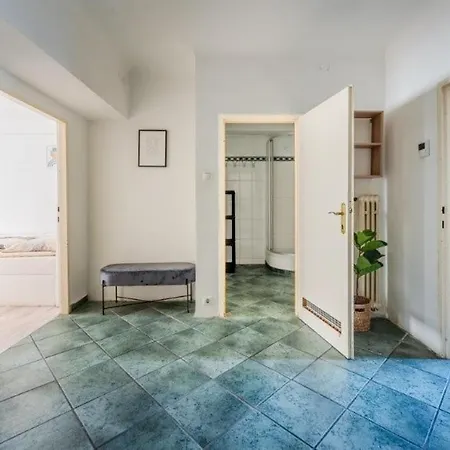Danube Living Collection - Bahnhofplatz - Nahe Altstadt