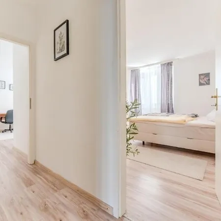 Danube Living Collection - Bahnhofplatz - Nahe Altstadt شقة كريمس ان دير دوناو