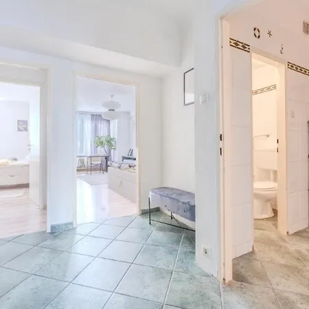 By Train Station 公寓 *