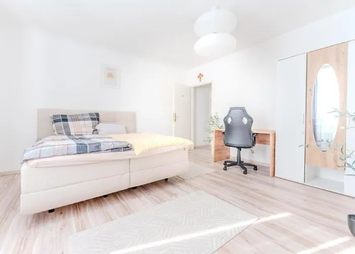 By Train Station Lejlighed