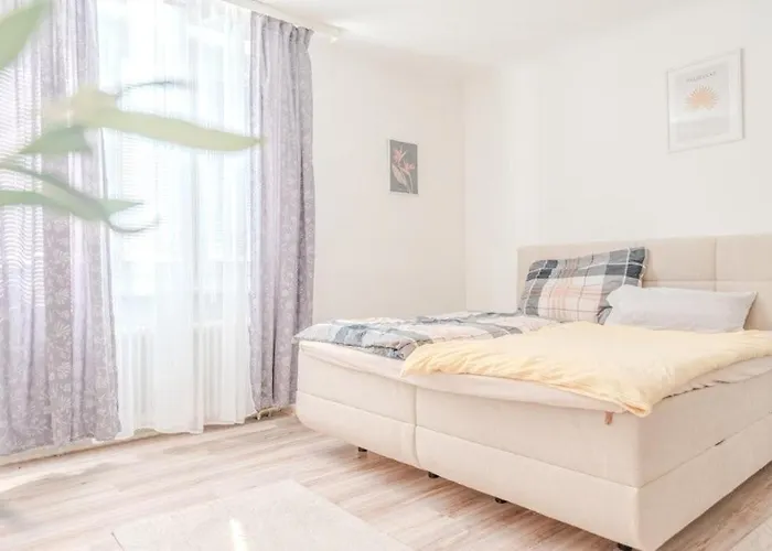 Lejlighed By Train Station *