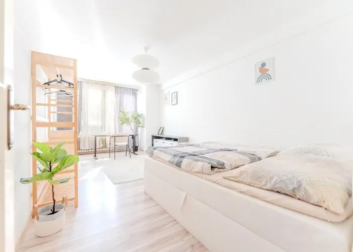 Lejlighed By Train Station *