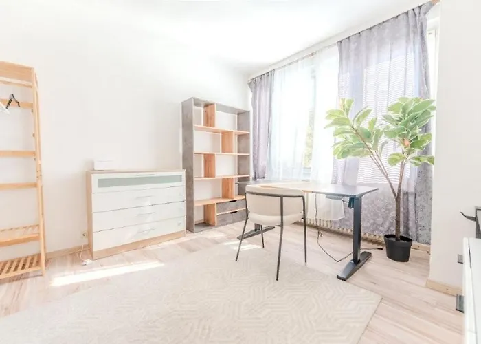 Lejlighed By Train Station *